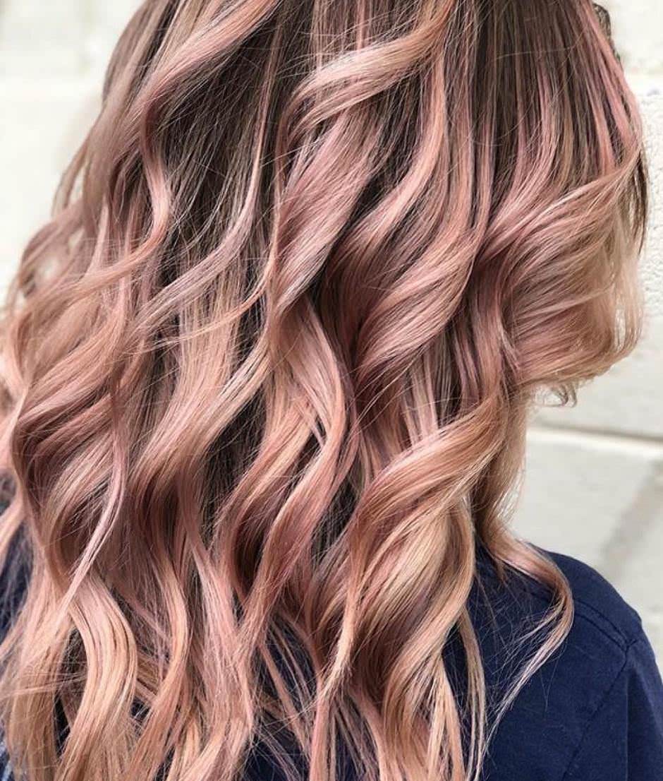 Balayage oro rosa su capelli castano chiaro