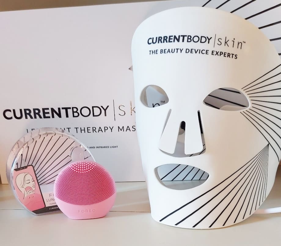 CurrentBody Skin x FOREO set Cleanse and Brighten