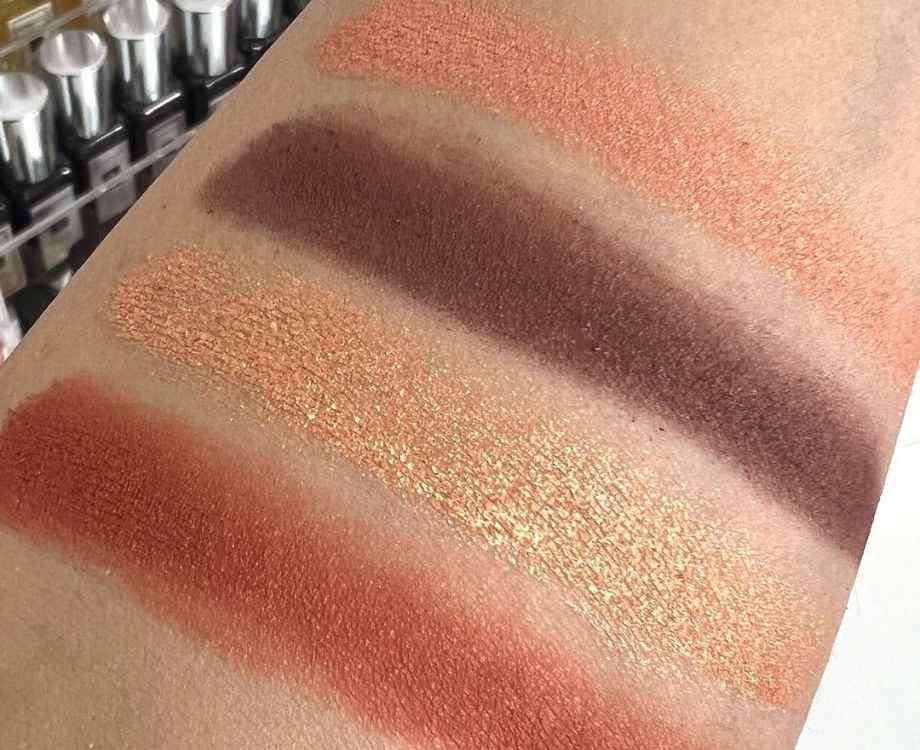Chanel Tweed Fauve Palette swatches
