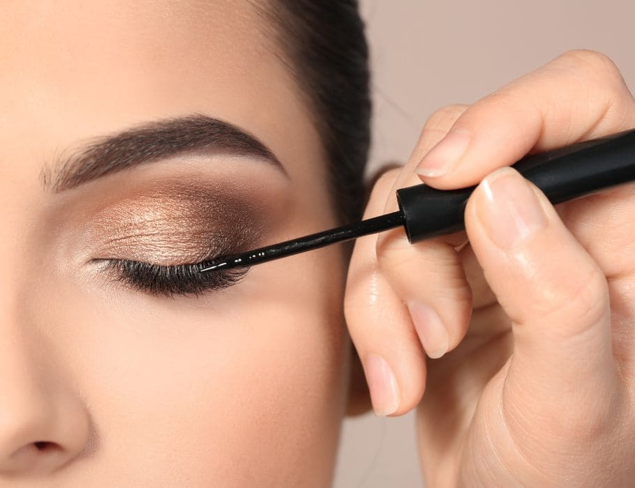 tecniche di applicazione dell'eyeliner