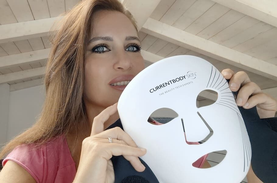 Maschere LED viso benefici provati dalla scienza o solo marketing